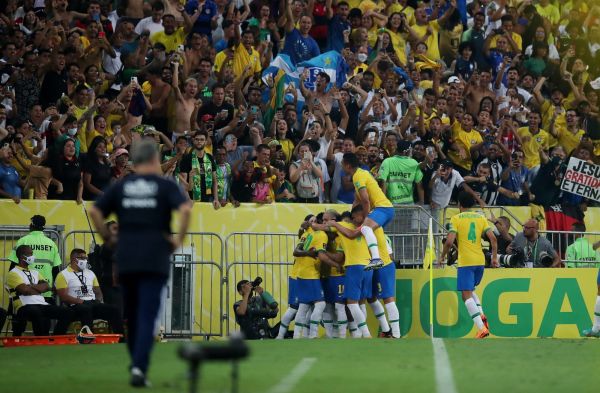 Fotboll, VM-kval, Brasilien – Chile